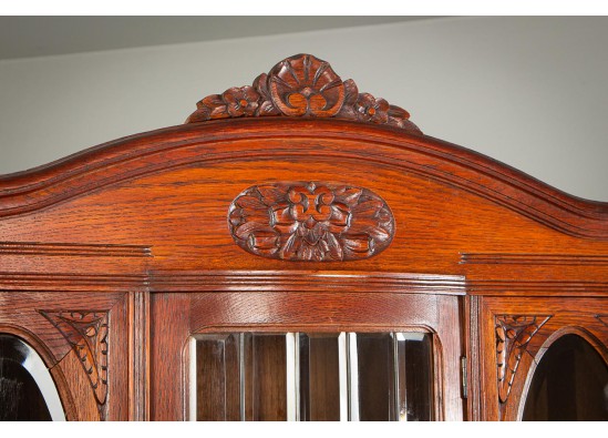 Dish cabinet 