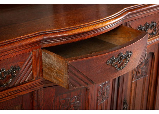 Dish cabinet 