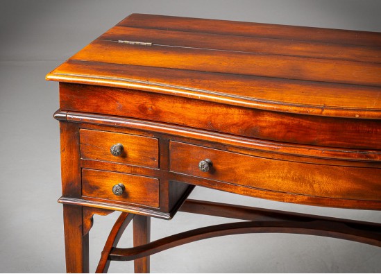 Desk -  Serecretai
