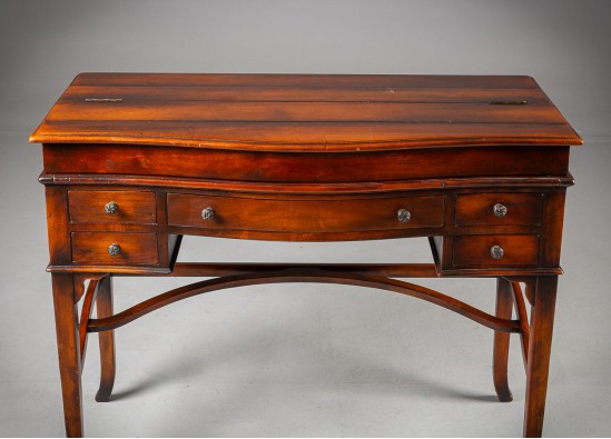 Desk -  Serecretai