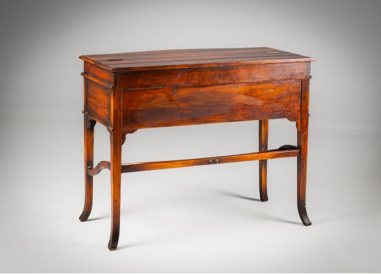 Desk -  Serecretai