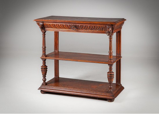 Serving table