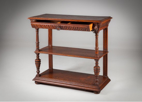Serving table