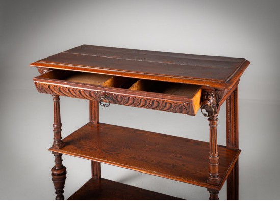 Serving table