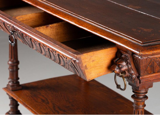 Serving table