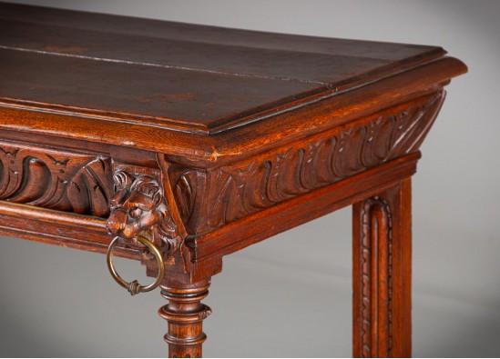 Serving table