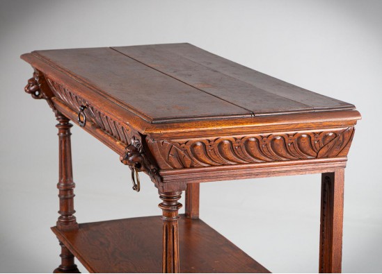 Serving table