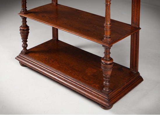 Serving table