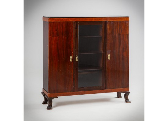 Dish cabinet