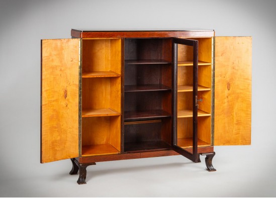 Dish cabinet