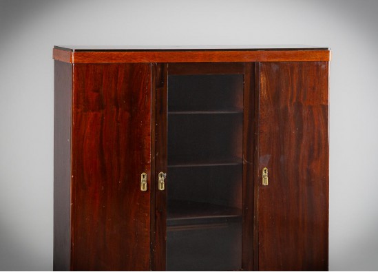 Dish cabinet