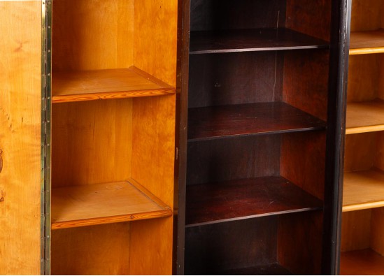 Dish cabinet