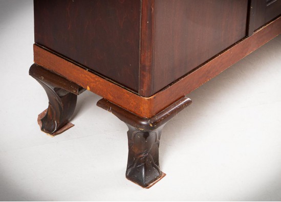 Dish cabinet