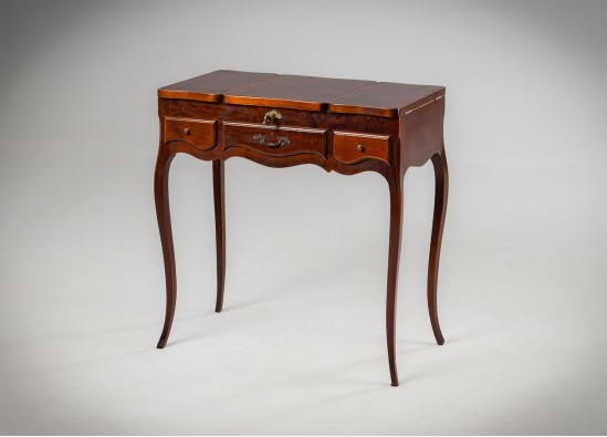 Dressing table