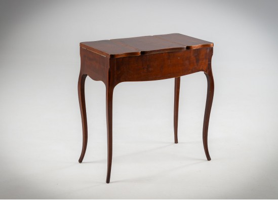 Dressing table