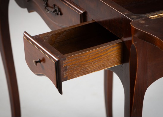 Dressing table