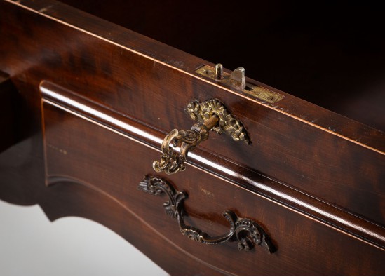 Dressing table