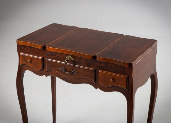Dressing table
