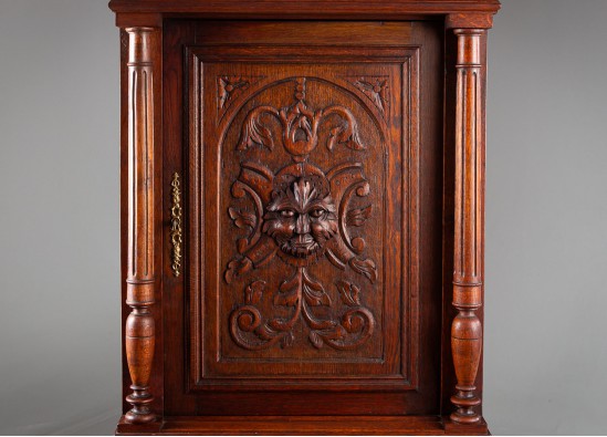 Dish cabinet