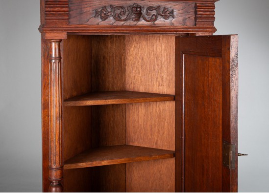 Dish cabinet