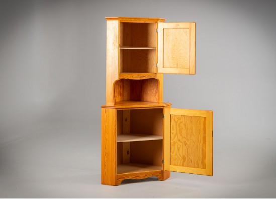 Dish cabinet