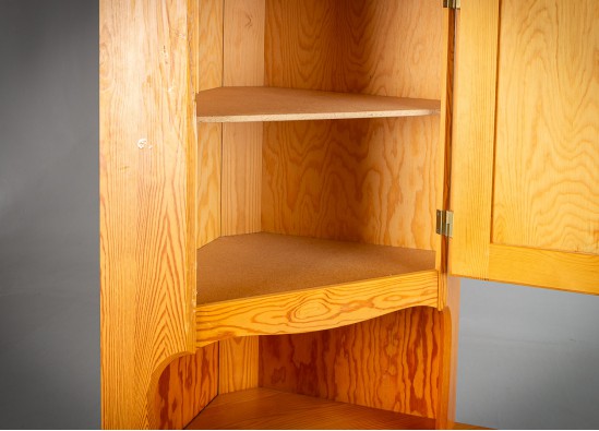 Dish cabinet