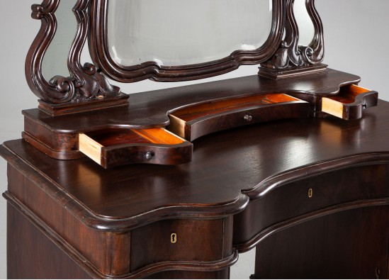 Dressing table
