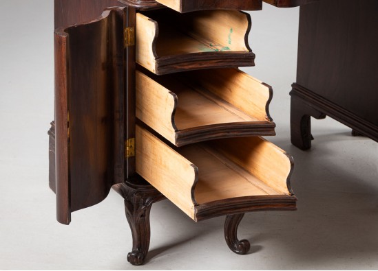 Dressing table