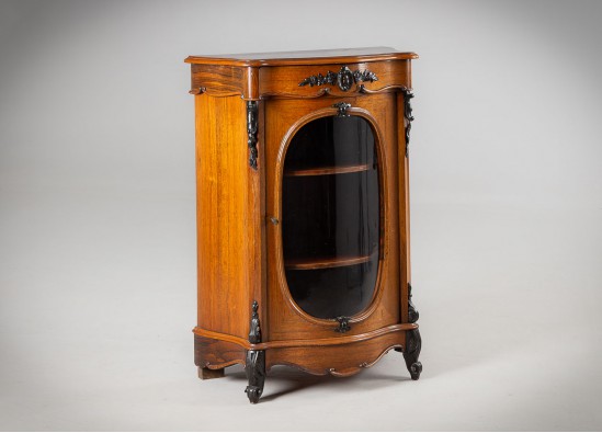 Dish cabinet