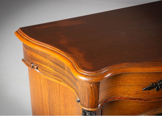 Dish cabinet