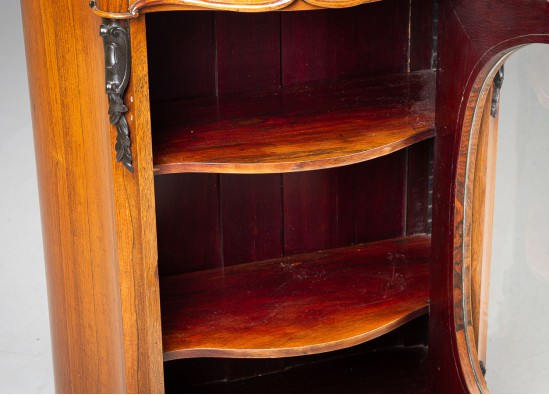 Dish cabinet
