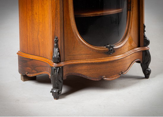 Dish cabinet