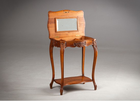 Sewing table
