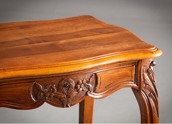 Sewing table