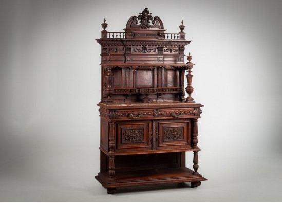 Dish cabinet