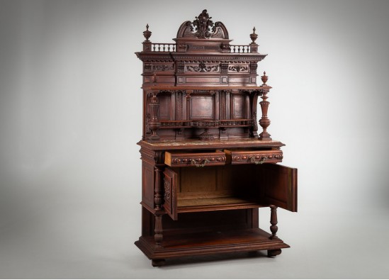 Dish cabinet