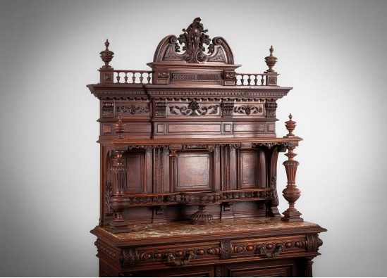 Dish cabinet