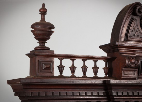 Dish cabinet