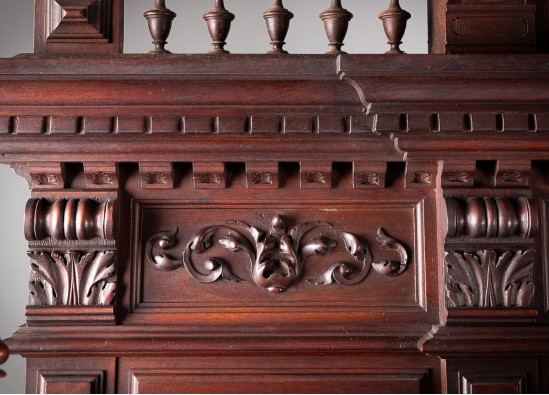 Dish cabinet