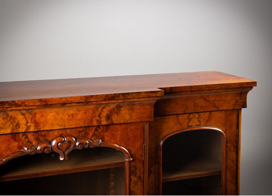 Dish cabinet