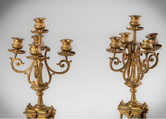 Candlesticks (2 items)