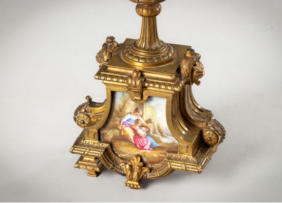 Candlesticks (2 items)