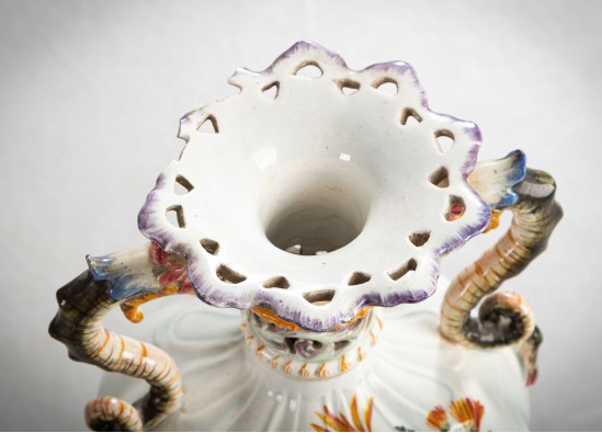 Vases (3 items.)