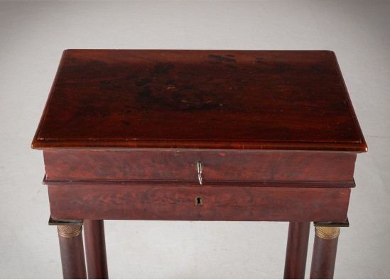 Sewing table