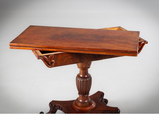 Table - Console
