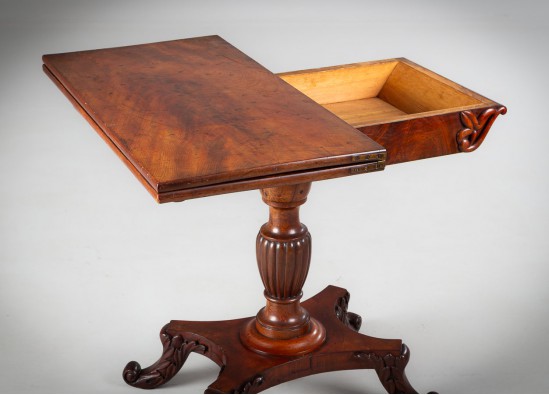 Table - Console