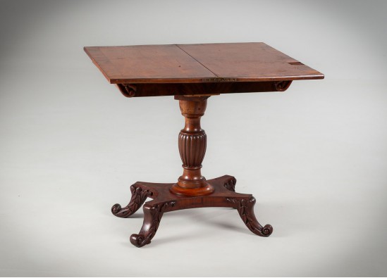 Table - Console