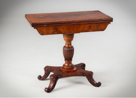 Table - Console
