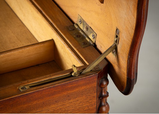 Sewing table