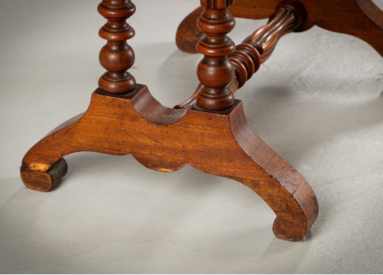 Sewing table
